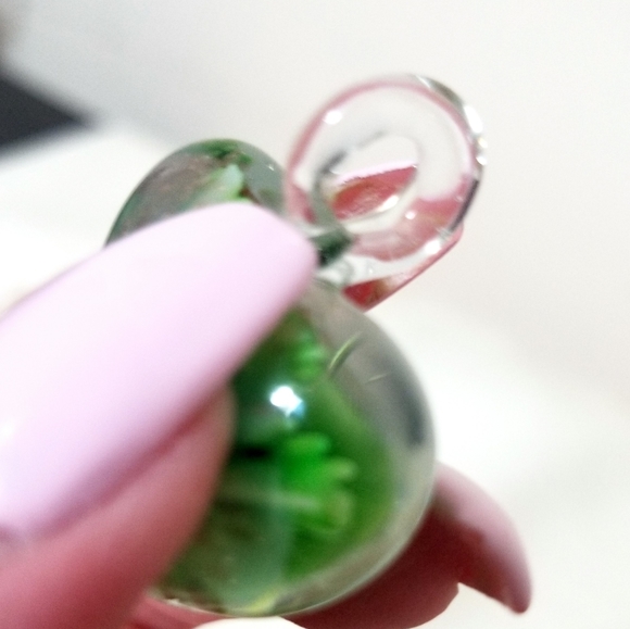 3D green flower heart shaped pendant - Picture 3 of 3